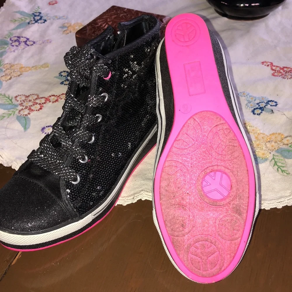 Enzo Black Sparkling Sequined Platform Sneakers. Size 5